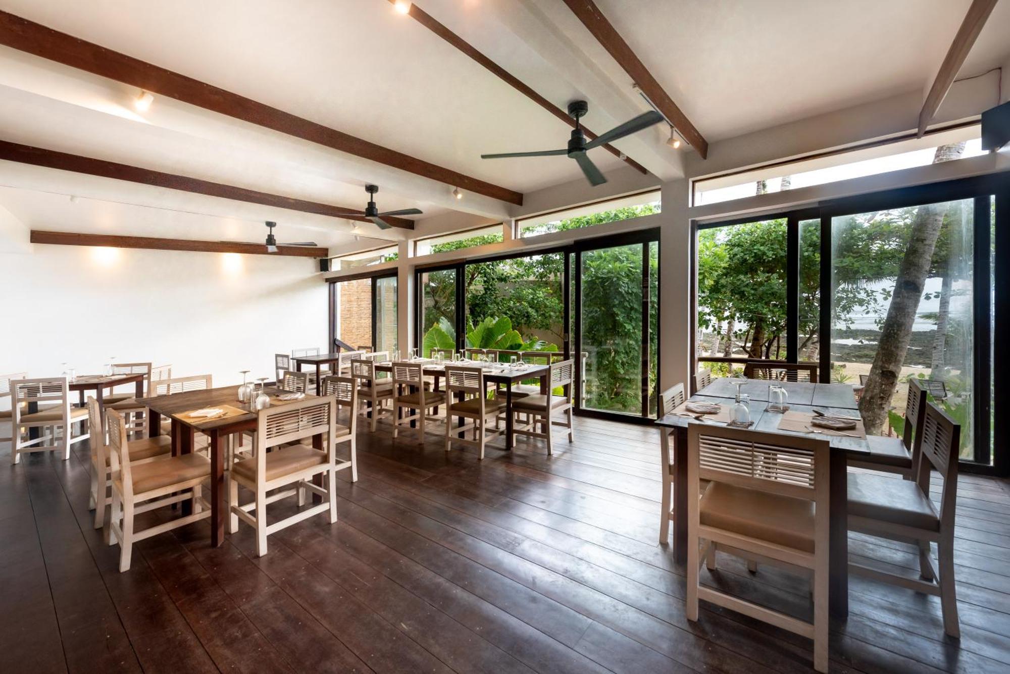 L'Osteria Luxe Beachfront B&B General Luna  Eksteriør billede